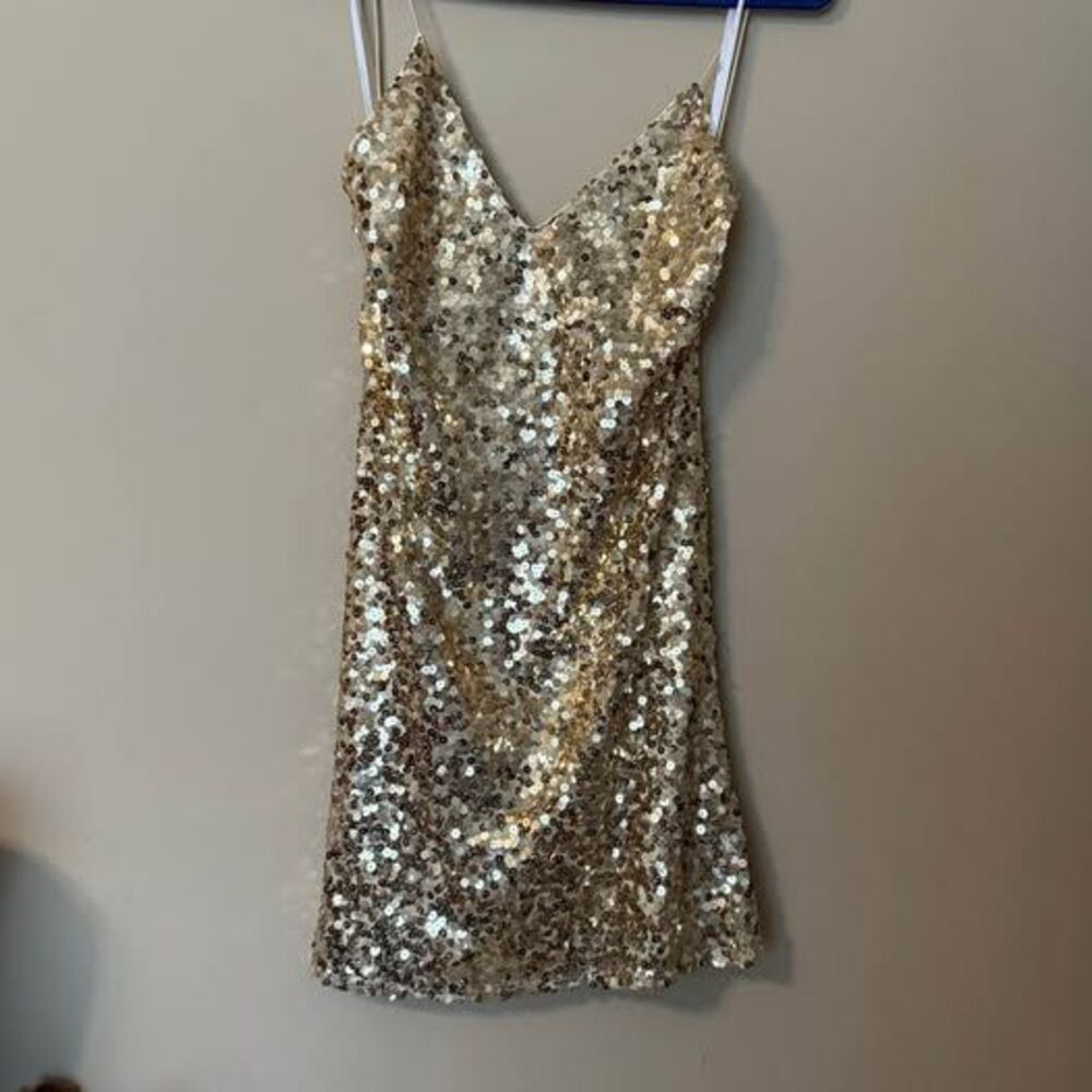 NWT - Lulu’s Gold sequined dress size small - courtwarming dance formal event